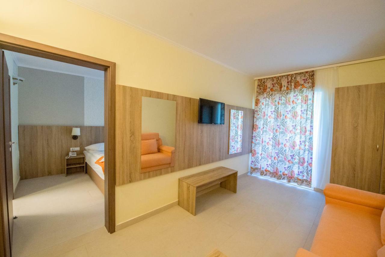 Piccadilly Hotel 3*